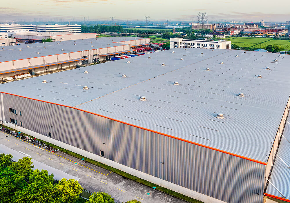 flat roofing system on a warehouse building